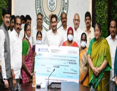 Jagan disburses Rs 491 crore to over 3 lakh women Jagan disburses Rs 491 crore to over 3 lakh women