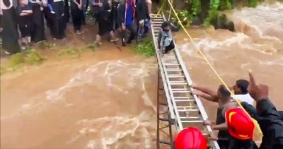 Maha cops rescue 116 revelers stranded on hill after heavy rains Maha cops rescue 116 revelers stranded on hill after heavy rains