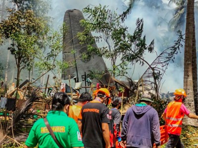29 killed, 17 missing in Philippines military plane crash 29 killed, 17 missing in Philippines military plane crash