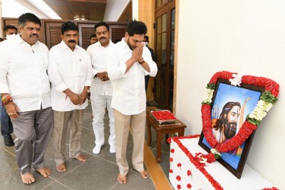AP Governor, CM offer tributes to Alluri Sitarama Raju AP Governor, CM offer tributes to Alluri Sitarama Raju
