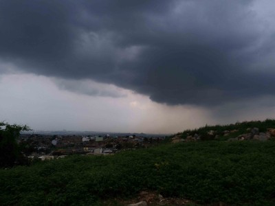 Heavy rains likely in Andhra as low pressure area forms in Bay of Bengal Heavy rains likely in Andhra as low pressure area forms in Bay of Bengal