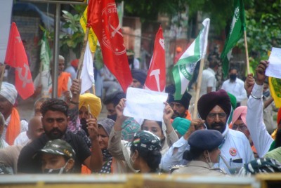 Farmers reach Jantar Mantar to protest against farm laws Farmers reach Jantar Mantar to protest against farm laws