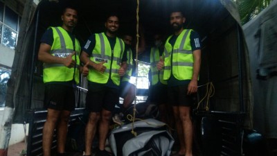 7 Indian Navy teams start flood rescue in Maharashtra 7 Indian Navy teams start flood rescue in Maharashtra