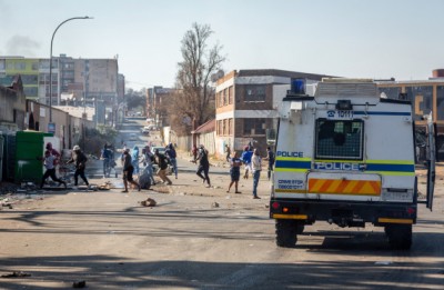 Six alleged instigators of S.African unrest arrested Six alleged instigators of S.African unrest arrested