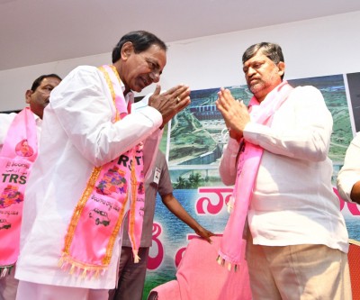 Money earned from land sale to be use for public welfare: KCR Money earned from land sale to be use for public welfare: KCR