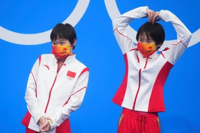 China clinches 6th straight Olympic gold in women's synchronised 10m platform China clinches 6th straight Olympic gold in women's synchronised 10m platform