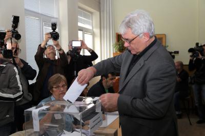 Bulgaria votes in early parliamentary polls Bulgaria votes in early parliamentary polls