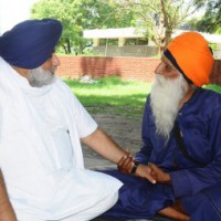 Sukhbir interacts with elderly protester to support farmers cause