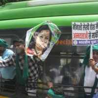 IYC protests against Lekhi for calling farmers 'mawalis', demands apology
