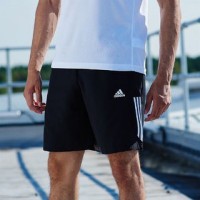Complainants not allowed inside police station for wearing half-pants