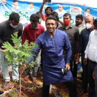Andhra minister inaugurates O2 plant funded by Sonu Sood