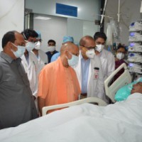 Yogi visits Kalyan Singh as his condition deteriorates