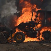 Maoists burn 6 road construction vehicles in Jharkhand