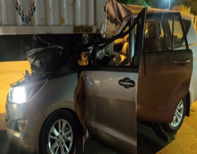 Telugu actor Kathi Mahesh meets with accident in Nellore Telugu actor Kathi Mahesh meets with accident in Nellore