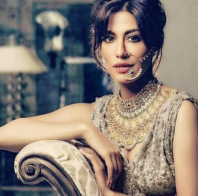 Chitrangda Singh shows how she gears up for Monday morn zoom calls