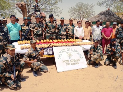 BSF seizes 56 kg heroin, foils Pakistani smugglers' attempt BSF seizes 56 kg heroin, foils Pakistani smugglers' attempt