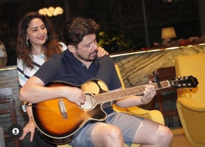 Madhuri Dixit likes 'jamming' to unwind Madhuri Dixit likes 'jamming' to unwind