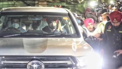 Sidhu finally meets Rahul Gandhi Sidhu finally meets Rahul Gandhi