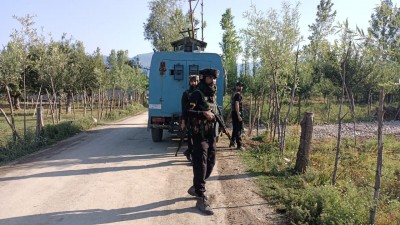 3 terrorists killed in J&K's Sopore 3 terrorists killed in J&K's Sopore