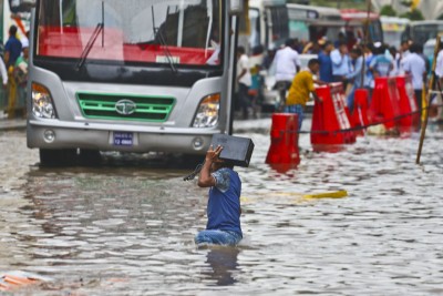 Heavy rain lashes Bangladeshi capital Heavy rain lashes Bangladeshi capital