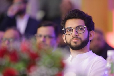 Aditya Thackeray has narrow escape as chandelier crashes Aditya Thackeray has narrow escape as chandelier crashes