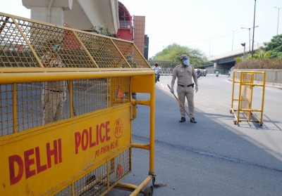 Delhi Police issue challan to Robert Vadra's vehicle Delhi Police issue challan to Robert Vadra's vehicle