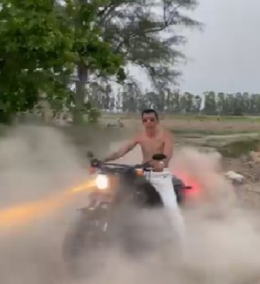 Pacer Saini flaunts his bike, says 'feel the fear' of it Pacer Saini flaunts his bike, says 'feel the fear' of it