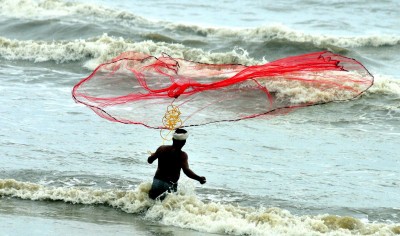 Chinese trawlers usurp Pakistani fishermen's livelihood Chinese trawlers usurp Pakistani fishermen's livelihood