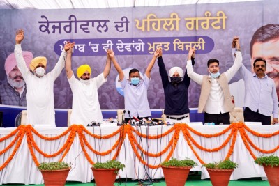 Eyeing Punjab polls, Kejriwal promises 300 units of free power to all Eyeing Punjab polls, Kejriwal promises 300 units of free power to all