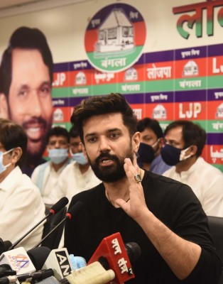 Chirag approaches EC claiming to be LJP President for 5 years