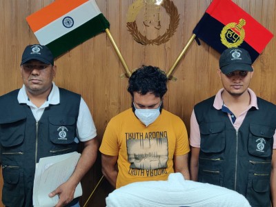 Jail warden involved in various cases of theft arrested Jail warden involved in various cases of theft arrested