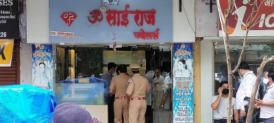 Mumbai jeweller shot dead in armed daylight heist Mumbai jeweller shot dead in armed daylight heist