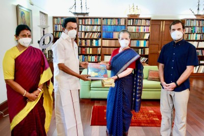TN CM Stalin meets Sonia, Rahul TN CM Stalin meets Sonia, Rahul