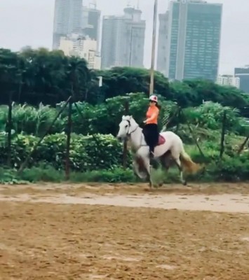 Kangana Ranaut went horseback riding on Sunday morning Kangana Ranaut went horseback riding on Sunday morning