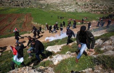 7 Palestinians injured in clashes with Israeli soldiers 7 Palestinians injured in clashes with Israeli soldiers