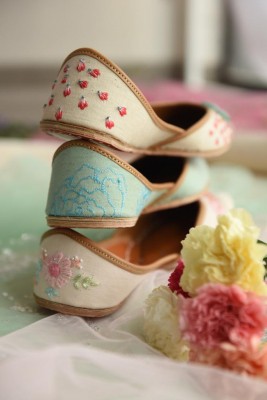 Pastels and Pop's karigars bring vision to life with S/S21 collection Pastels and Pop's karigars bring vision to life with S/S21 collection