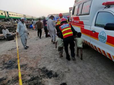 30 killed in Pakistan train collision 30 killed in Pakistan train collision