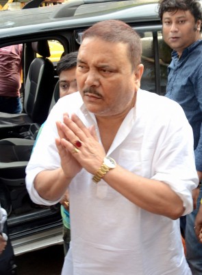Fire breaks out at Madan Mitra's Kolkata house Fire breaks out at Madan Mitra's Kolkata house