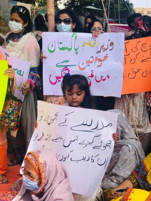 Pak PM under fire for 'Women wearing very few clothes' remark Pak PM under fire for 'Women wearing very few clothes' remark
