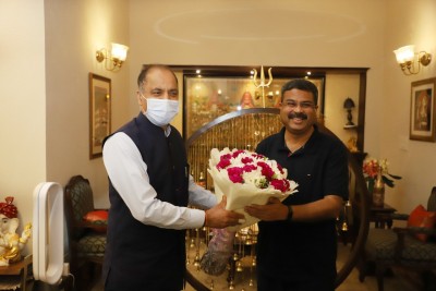 Centre providing oxygen cylinders, says Himachal CM Centre providing oxygen cylinders, says Himachal CM