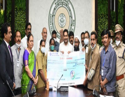 Andhra provides Rs 10K aid to autorickshaw, cab drivers Andhra provides Rs 10K aid to autorickshaw, cab drivers