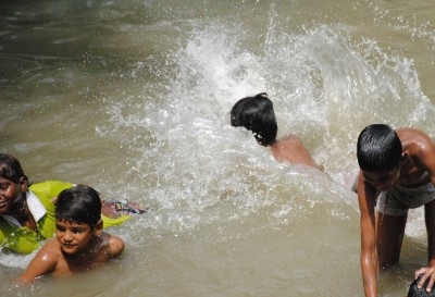 Delhi sizzles at 43-degree C, no respite likely on Wed Delhi sizzles at 43-degree C, no respite likely on Wed