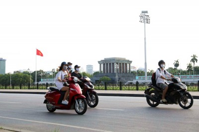 Hanoi resumes in-store services of restaurants, salons Hanoi resumes in-store services of restaurants, salons