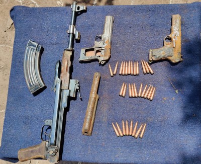 J&K: Weapon smuggling bid foiled, 2 terrorist associates held J&K: Weapon smuggling bid foiled, 2 terrorist associates held