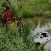 6 die in UP as car falls into ditch