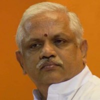 Santosh reviews 'Seva hi Sangathan' in Goa, quizzes MLAs