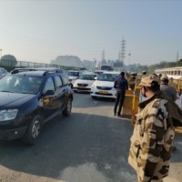Traffic jam at Delhi-Gurugram border as police check vehicles