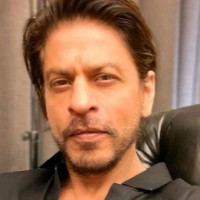 SRK promises fans a lot of movies, says he is in 'rebuilding' phase