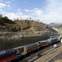 Landslide blocks Jammu-Srinagar highway