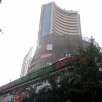Sensex down 300 points, banking stocks fall